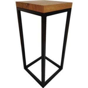 Geliu stovas mediniu pavirsiumi