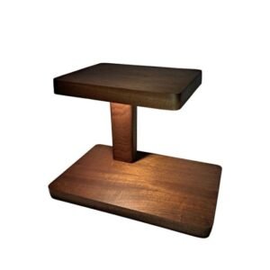 LED lempa is raudonmedzio medienos