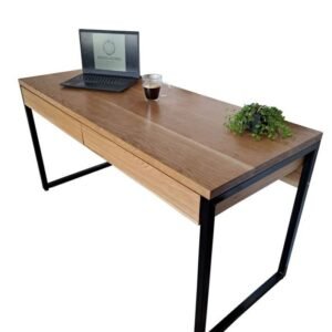 Darbo stalas is desnio kampo