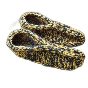 Geltonos rankų darbo megztos, šiltos šlepetės